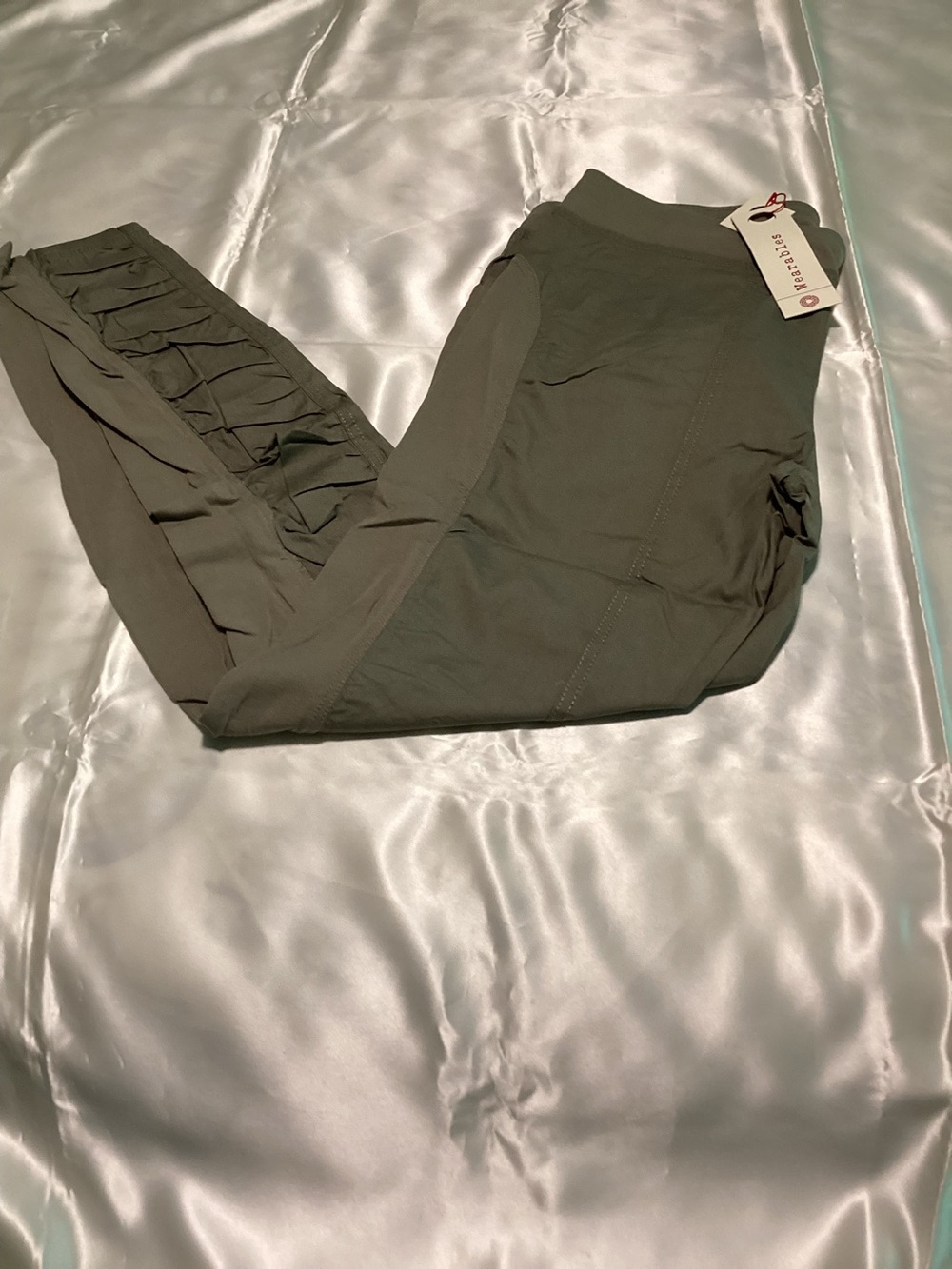NWT Wearables Olive green Alexa ruched Leggins ,comfy stretch pants‎